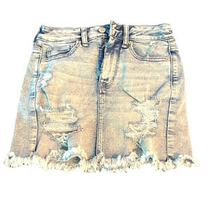 🌿Women’s AE Stonewashed denim skirt with holes (bought with) size 0🌿